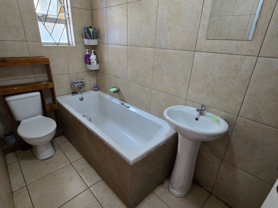 3 Bedroom Property for Sale in Lentegeur Western Cape